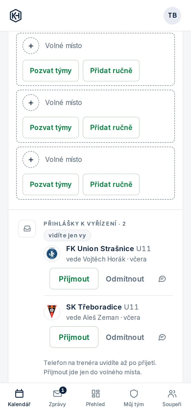 Turnaj očima pořadatele: volná místa s tlačítky Pozvat tým a Přidat ručně a dvě přihlášky k vyřízení s tlačítky Přijmout a Odmítnout